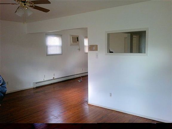 145-23 222 St Livingroom Kitch