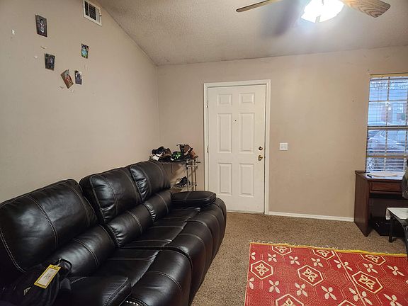 3rd image of 406 Hilltop Dr