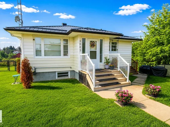 5005 47th Ave, Two Hills, AB T0B 4K0