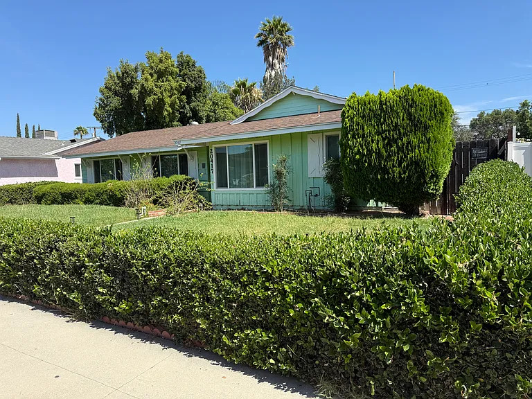 20417 Lassen St — Photo 16