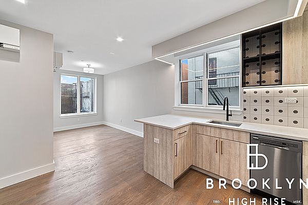 1st image of 216 Bainbridge St #4E
