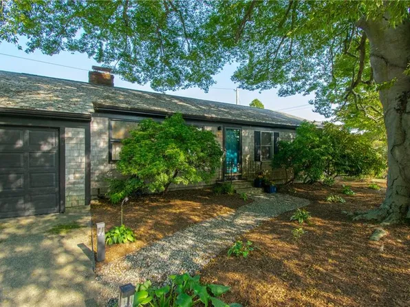 1 Collins Ter, Middletown, RI 02842