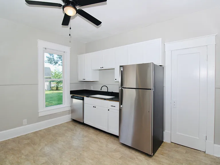 2035 Broadway St — Photo 18