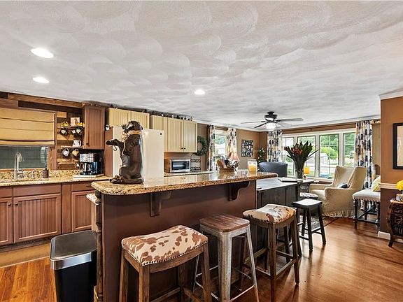 4th image of 77 Birchwood Dr
