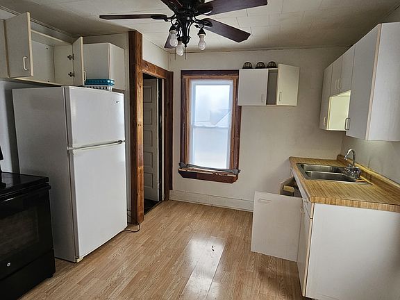 3rd image of 22945-45 N East St