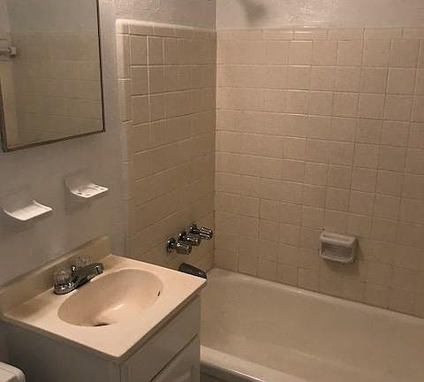 5th image of 2405 N Oleander Ave APT 25