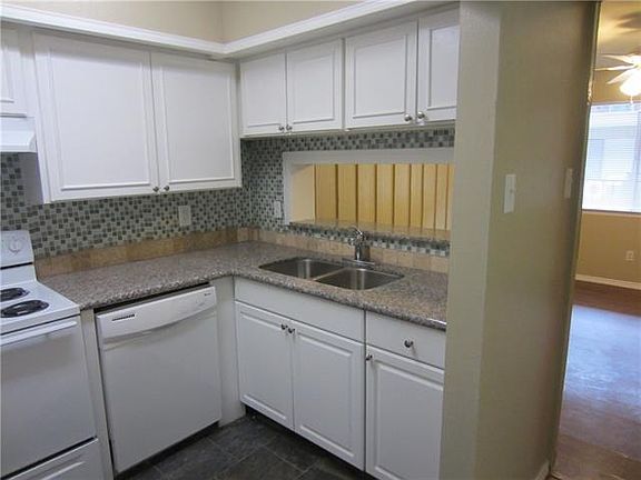 5th image of 2910 Throckmorton St APT 107