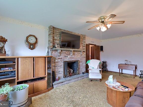 5th image of 220 Weaver Dr