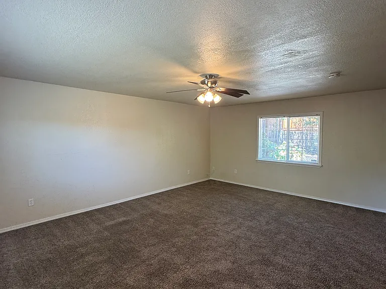 2230 Redwood St — Photo 16