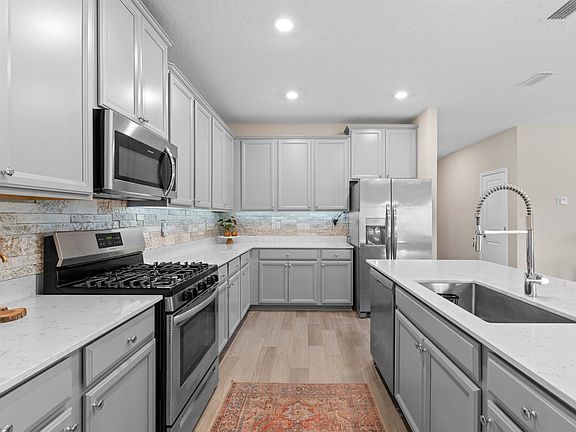 5th image of 401 Montserrat Dr