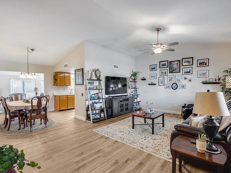 21423 N Palm Desert Dr — Photo 3