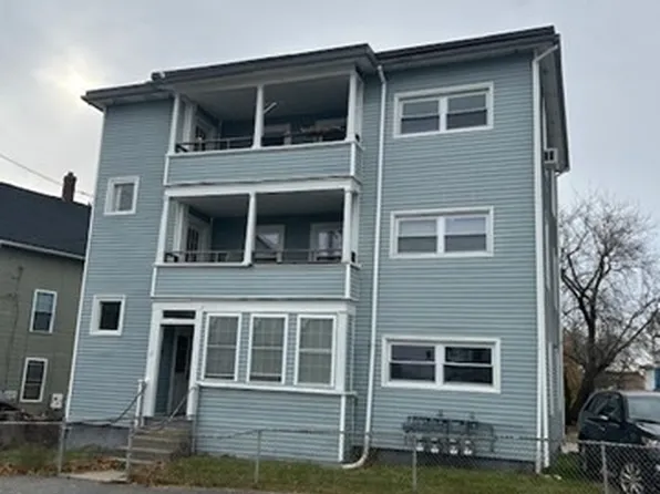 31 Goddard St, Webster, MA 01570