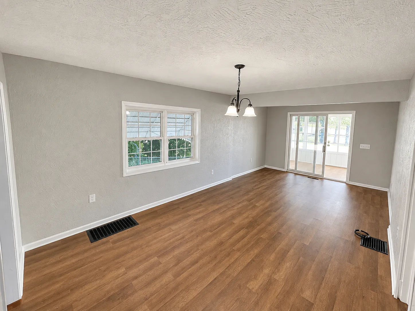 2 bed, 576 sqft, $1,350 — Photo 4