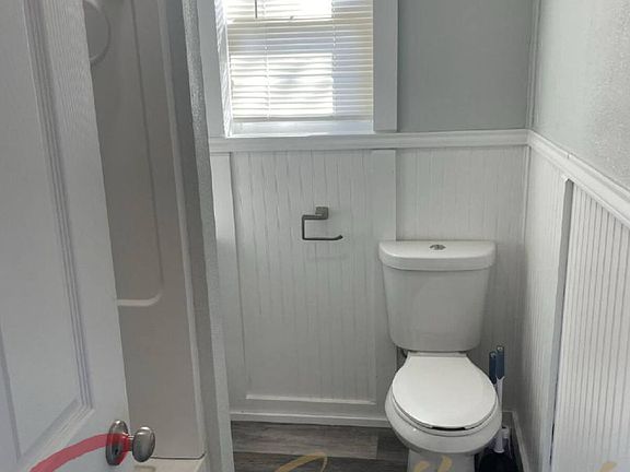 3rd image of 780 W Elm St