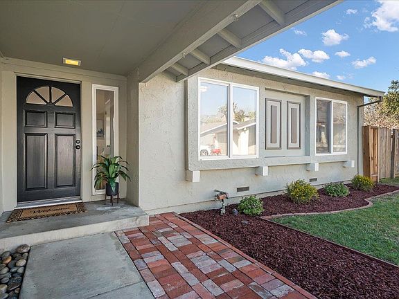 3rd image of 16755 Ponderosa Ct