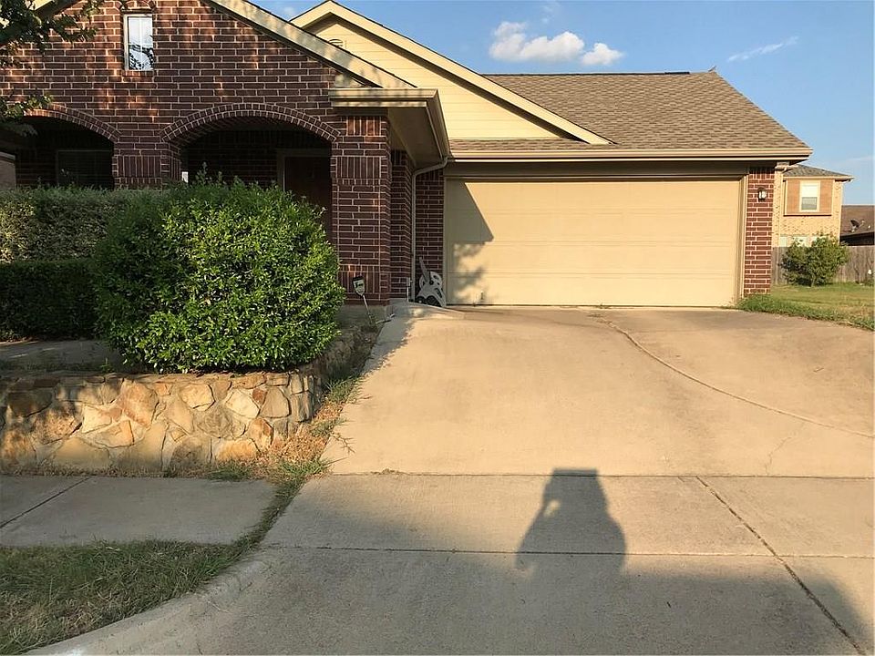 1st image of 2620 Basswood Dr