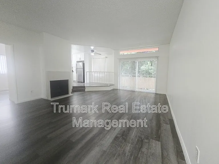 14605 Burbank Blvd #103 — Photo 1