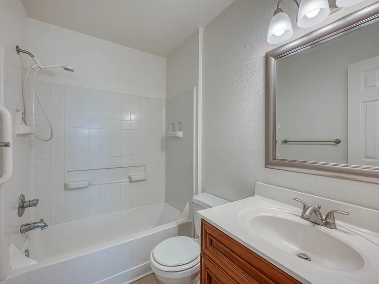 1511 Claremont Cir #A — Photo 8