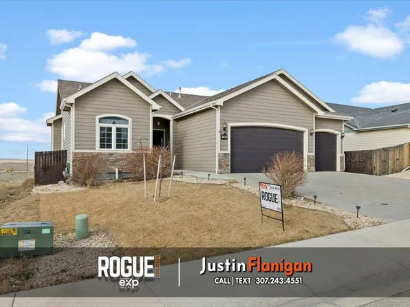 760 Pebble Mountain Dr, Mills, WY 82604