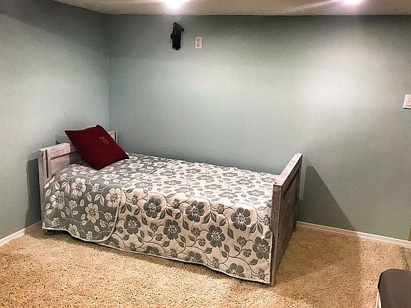 3rd image of 452 Home Ave