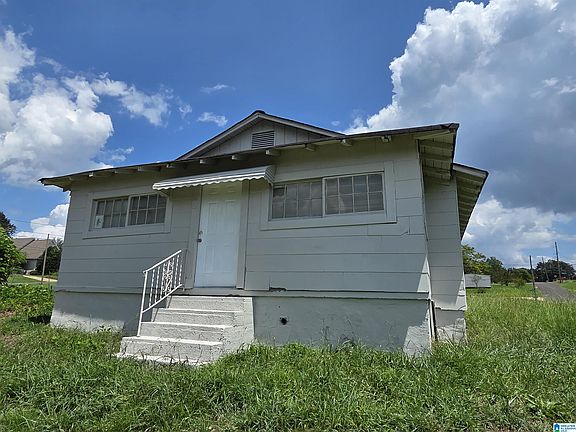 2nd image of 766 1st St SE