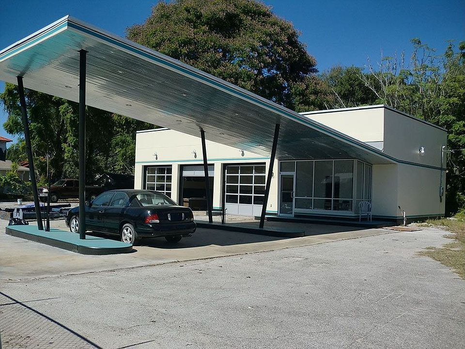 2nd image of 520 E Floribraska Ave