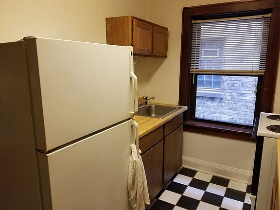 5th image of 5225 S Lake Dr APT 4