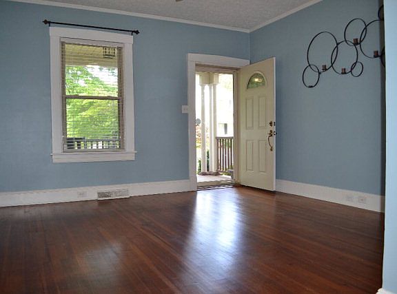 2nd image of 325 College Ave