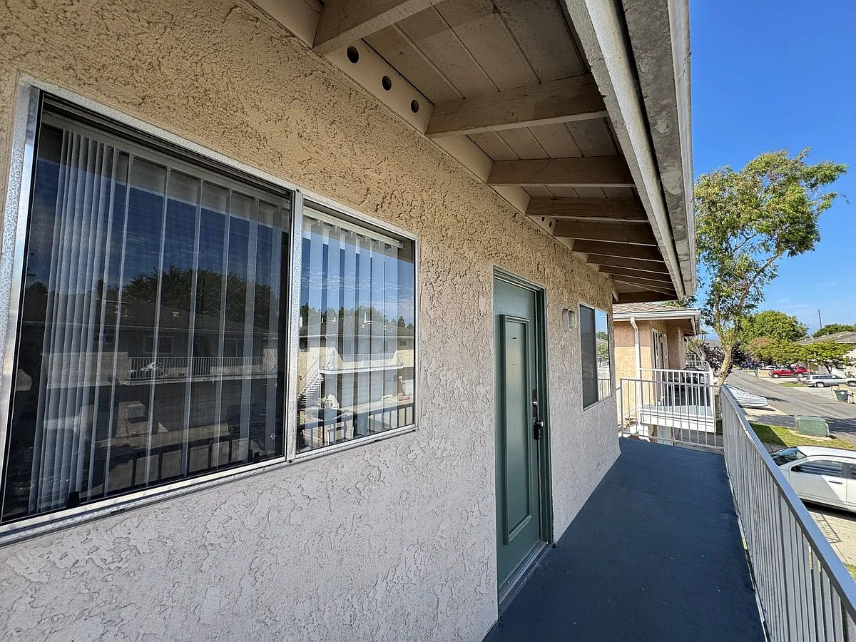 Building Photo - 2596 Sextant Ave