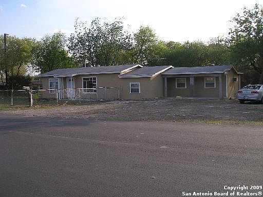 1st image of 1219 E Hillcrest Dr.