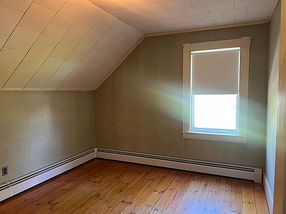 5th image of 33 Dewey St