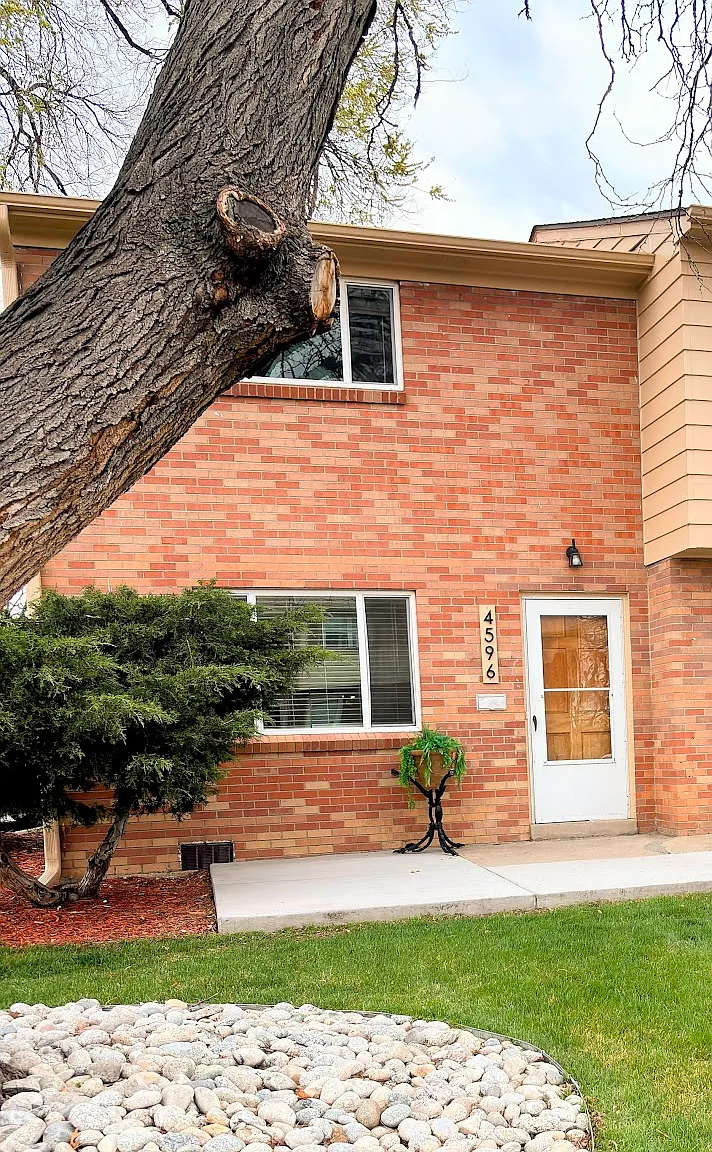 3 bed, 1.5 bath, 1200 sqft, $2,400 — Photo 2