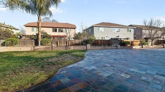 4594 Crabapple Ct — Photo 17