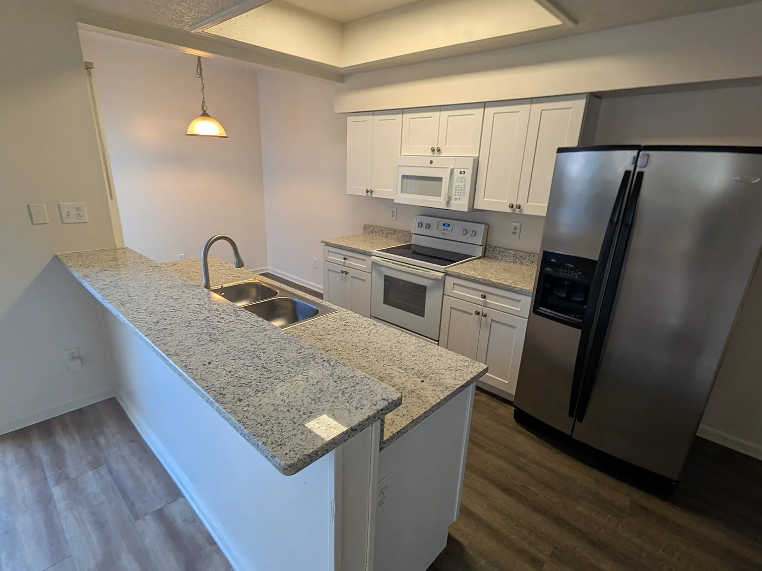 3 bed, 2.5 bath, 1452 sqft, $2,100 — Photo 3