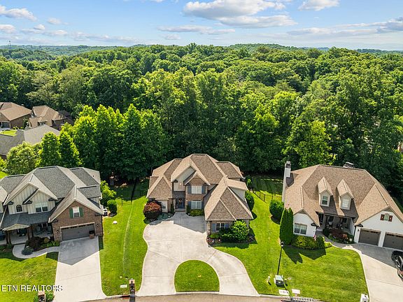 2nd image of 712 Bent Ridge Ln