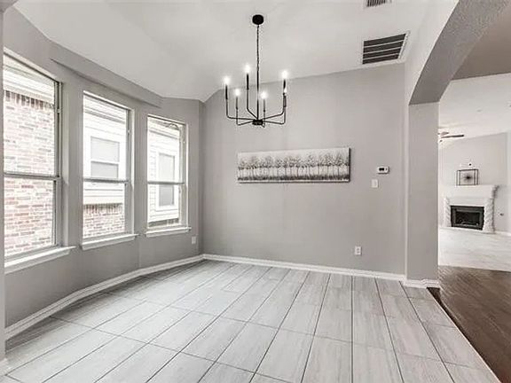 4th image of 10236 Ashburn Dr
