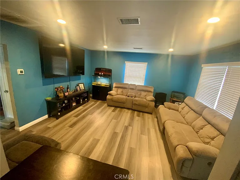206 E Raymond St — Photo 4