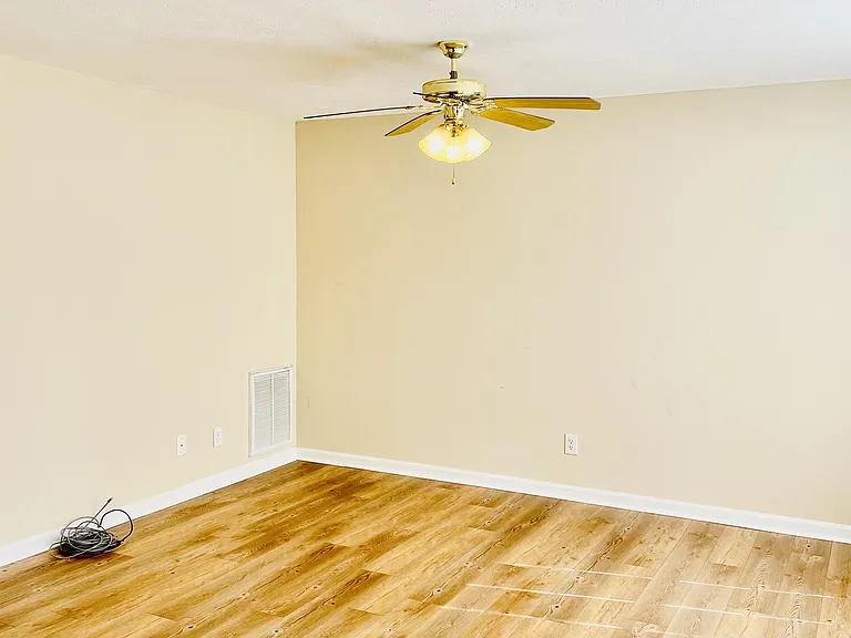 194 Mulberry Cir #1 — Photo 3