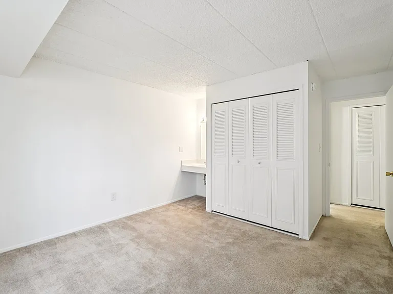 Riverside Village Apartments — Photo 109