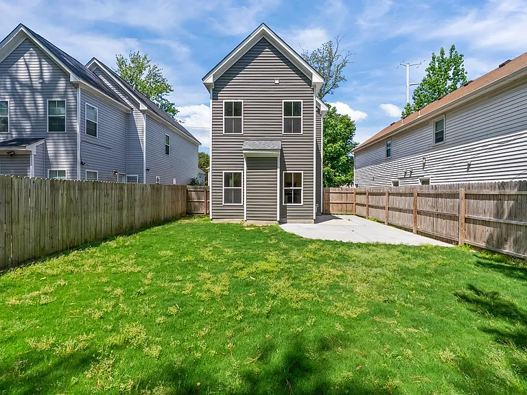 104 S Palm Ave — Photo 1