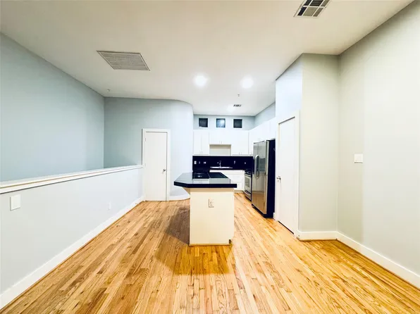 3501 Link Valley Dr APT 902, Houston, TX 77025