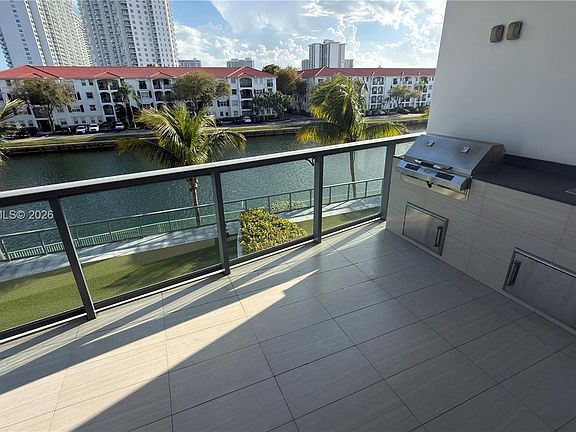 4th image of 3250 NE 188th St APT 204