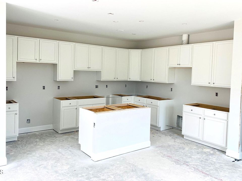 2nd image of 537 Barrington Row Ave #226