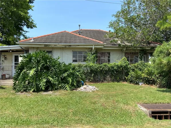 4400 Majestic Oaks Dr, New Orleans, LA 70126