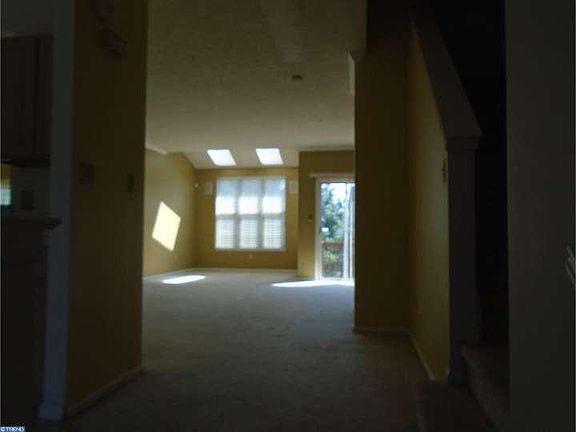 5th image of 872 N Waterford Ln