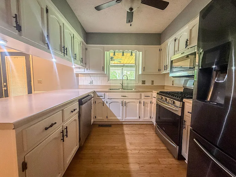 3339 Riveroaks Dr — Photo 9