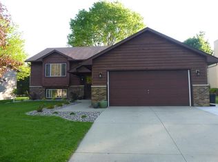 808 Chalet Dr NW, Rochester, MN 55901