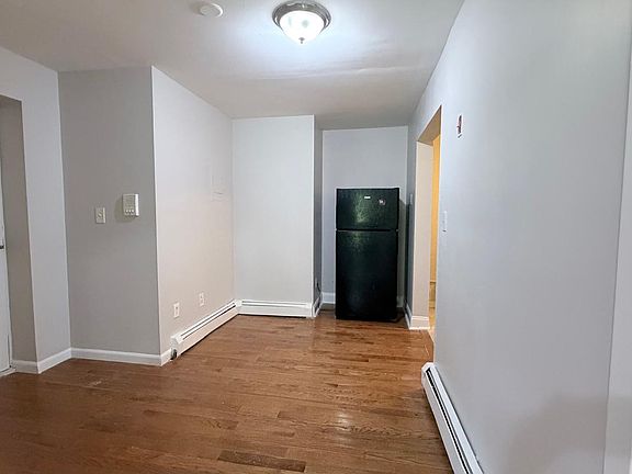 3rd image of 207 Monticello Ave #6R