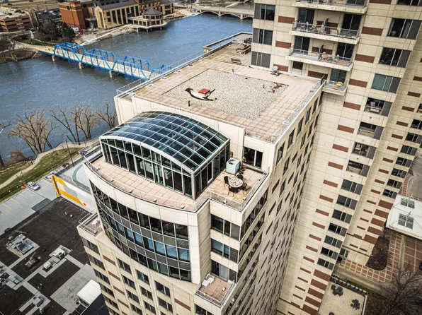 112 Campau Cir NW, Grand Rapids, MI 49503