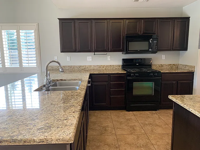 2423 W Corvina Ave — Photo 31